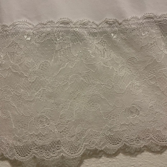 Liv & Piper White Lace Racerback Tank Top Size Small - Picture 3 of 4